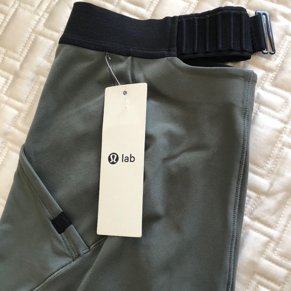 Lululemon Yoga Pants - Size 4.  Lab Collection with adjustable Waist  ** NEW** - Picture 2 of 5